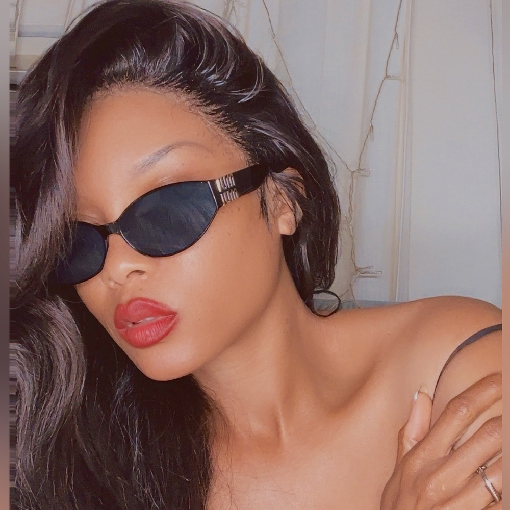 Meet your Posher, Brunia